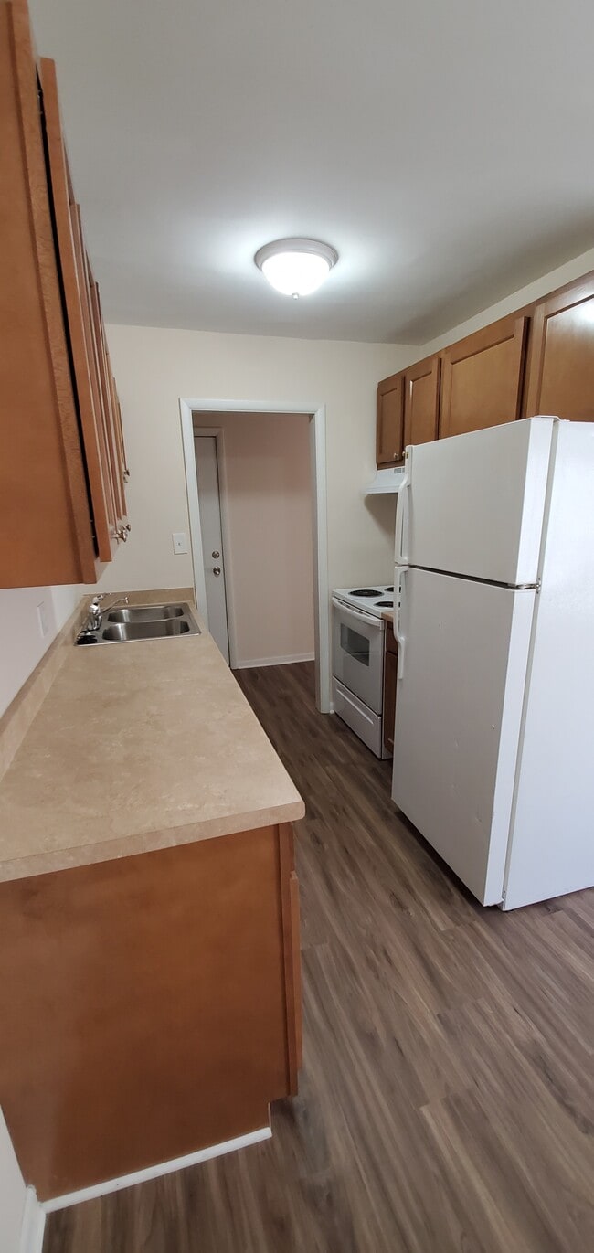 Building Photo - 1252 Edward Ln Unit 1256 Edwards Lane Rental