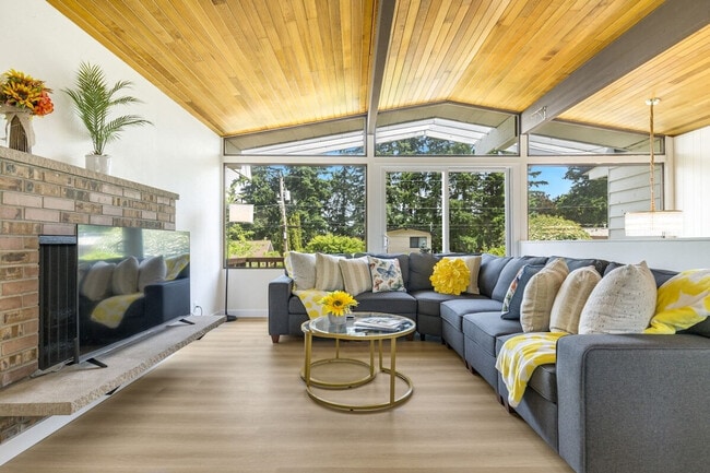 Building Photo - 12527 SE 52nd St