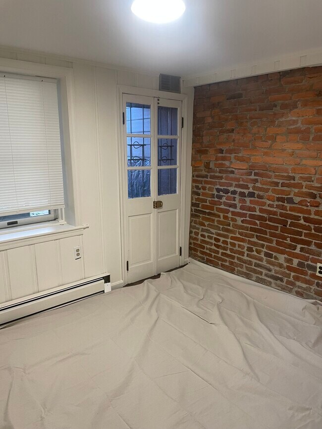 Photo - 32 1/2 8th St NE