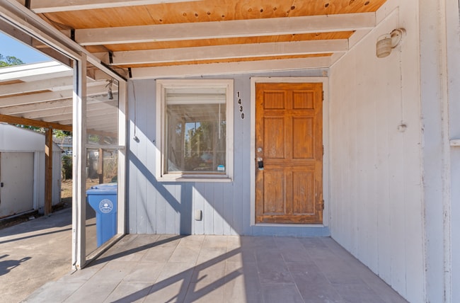 Photo - 1430 16th St W