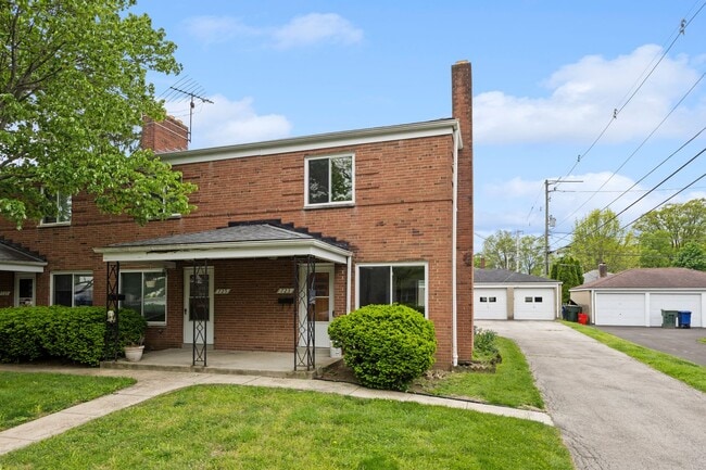 Photo - 723 Village Dr