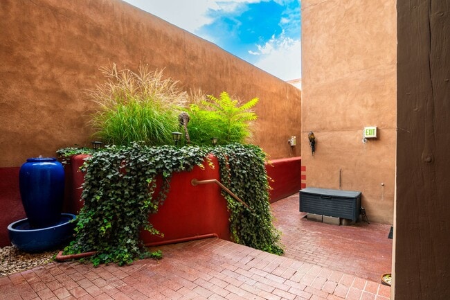 Photo - Classic Studio in the Heart of Downtown Sa... Unit Apt. 309
