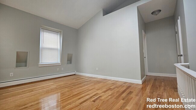 Photo - 140 Kenrick St