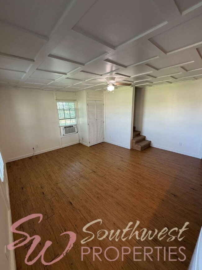 Photo - 1 Bedroom I 1 Bath Apartment in Multi-Unit Complex Designed to Look Like a House Unidad 1