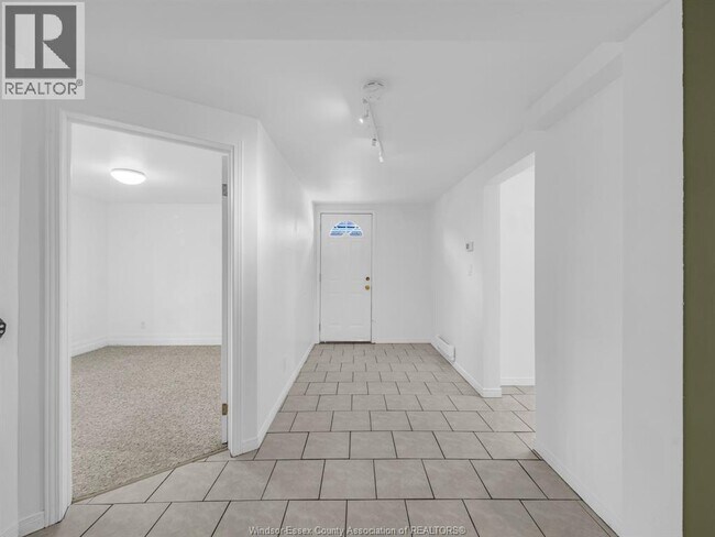 Photo - 758 Pierre Ave