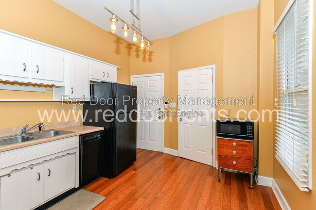 Photo - 1332A N College Ave Unidad 1332a N