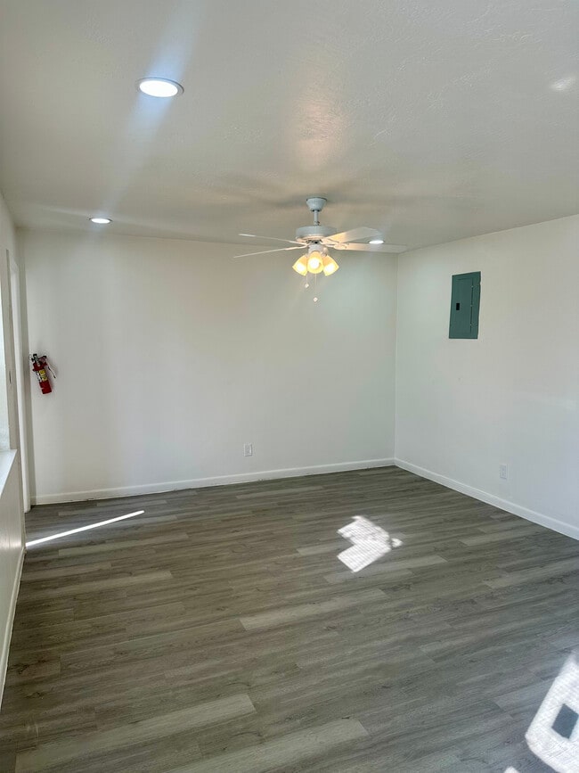Photo - 656 SW 6th St