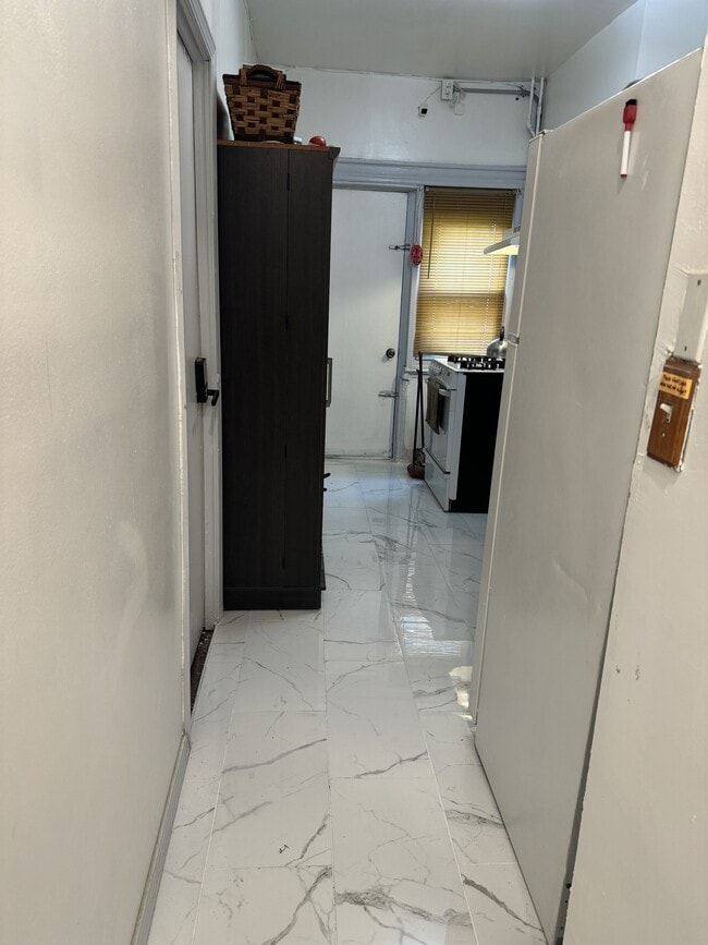 Photo - 535 E 29th St