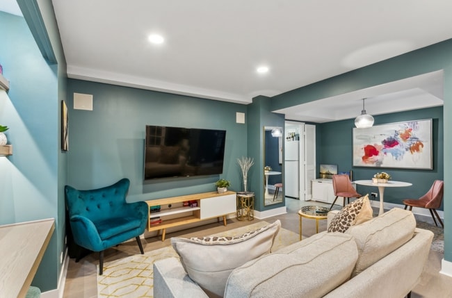 Photo - 40 E Delaware Pl