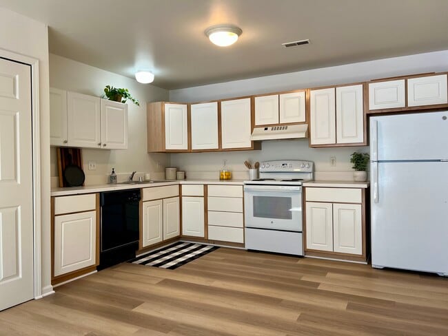 Building Photo - Isle Royal Apartments