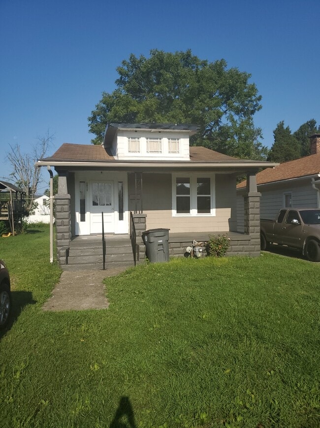 2 Bed/1 Bath/ - 2 Bed/1 Bath/ House