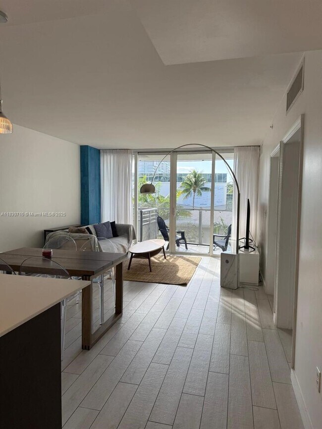 Photo - 2155 Washington Ct Unidad 301 Rental