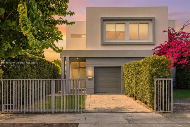 Photo - 2852 SW 32nd Ct