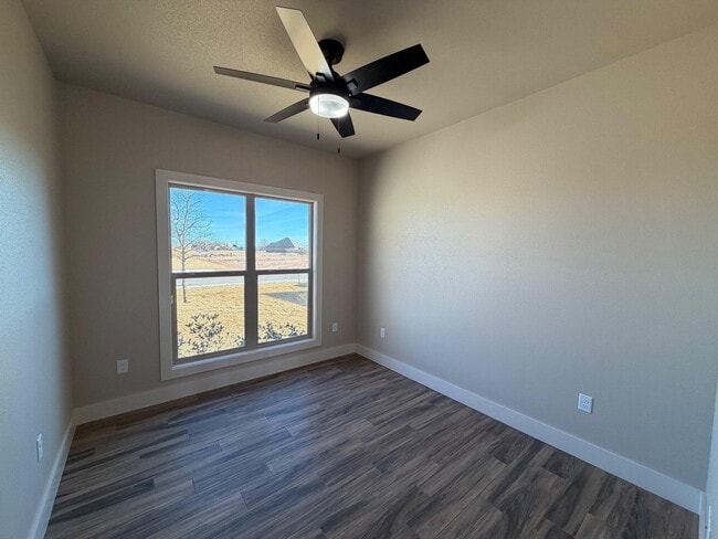 Photo - 409 Essex Ln