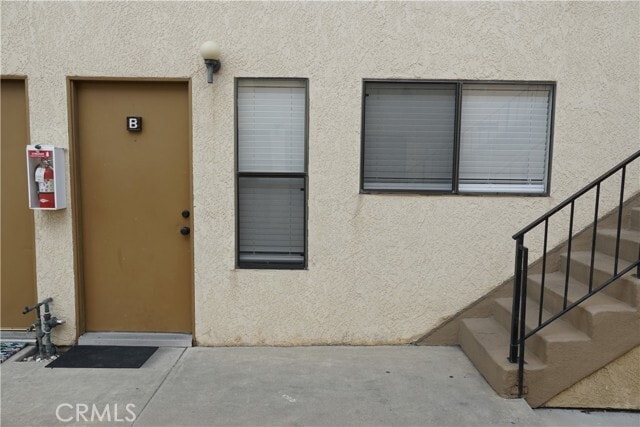 Building Photo - 551 W MacArthur Ave Unit B
