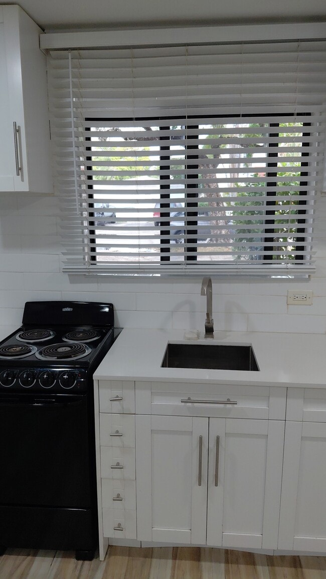 Photo - 1858 Dewey St