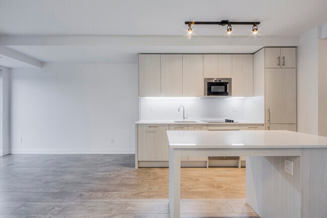 Photo - 286-2286 Main St