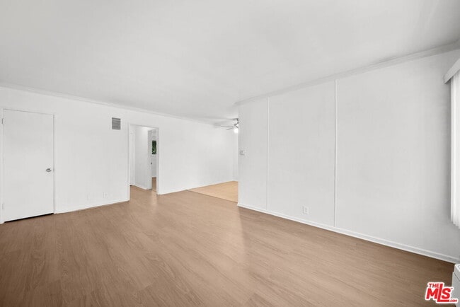 Photo - 14913 Hartland St Unit 6