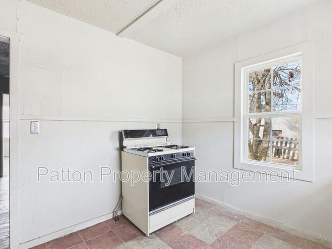 Photo - 2216 S Polk St