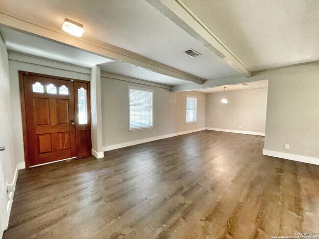 Photo - 10185 FM1101