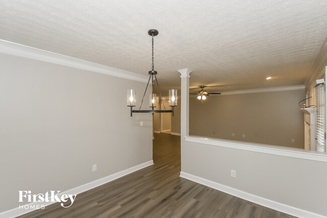 Photo - 520 Honeysuckle Ln