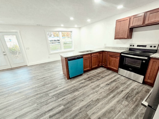 Photo - 112 Ivy Trce Unit A