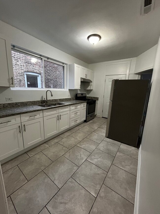 Photo - 7821 S Winchester Ave