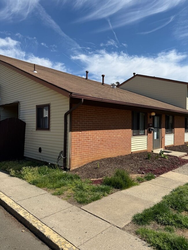 Building Photo - 8415 Benecia Ct