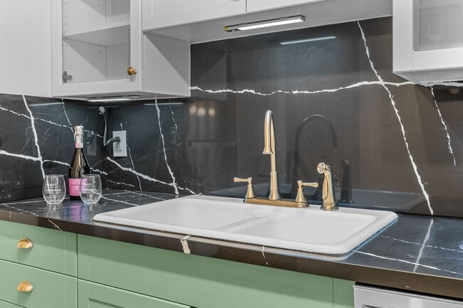 Photo - Condo in the heart of Ghent!