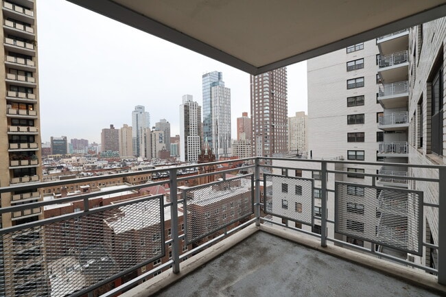 Photo - Yorkshire Towers