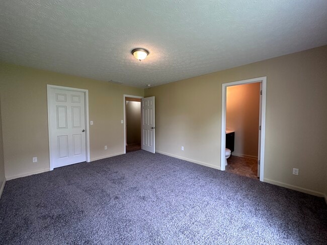 Photo - 236 College St
