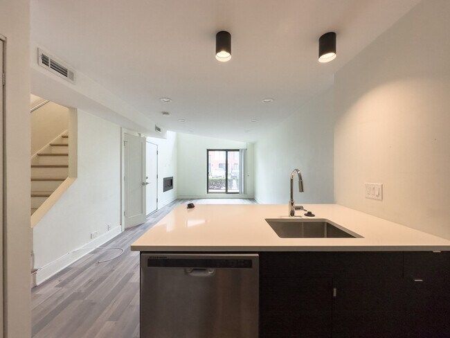 843 W Grace St Unit 201A