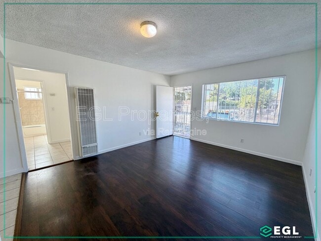 Building Photo - 126 Jullien St Unit 2