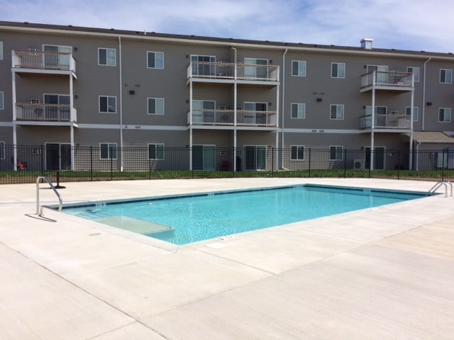 outdoor pool - River Valley Apartments