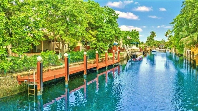 Photo - 2650 Scott St