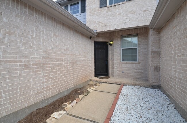 Photo - 2911 Meadowglen Cove