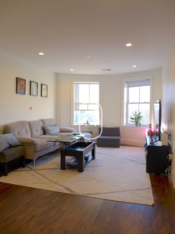 Photo - 1920 Washington St