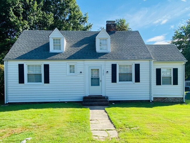 Building Photo - Adorable Cape Cod 3 bdrm/2 bath Located on... Rental