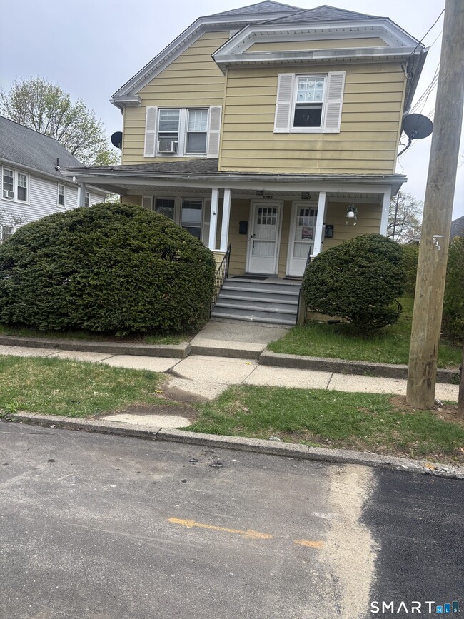 Building Photo - 1095 Hillside Ave Unit 1