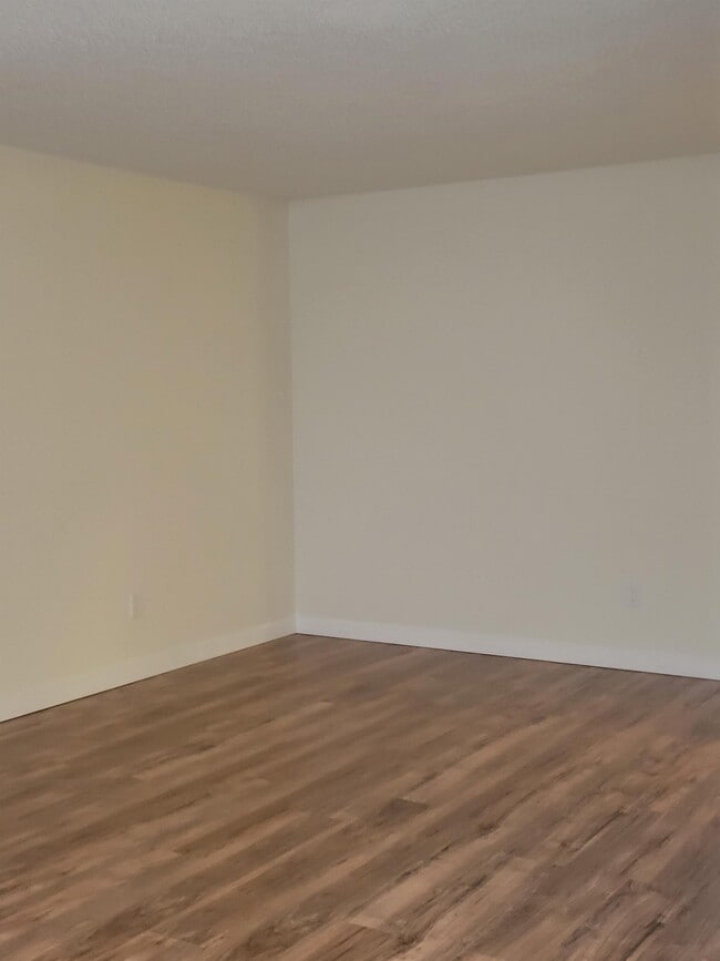 Photo - 1909-1909 Salton Rd