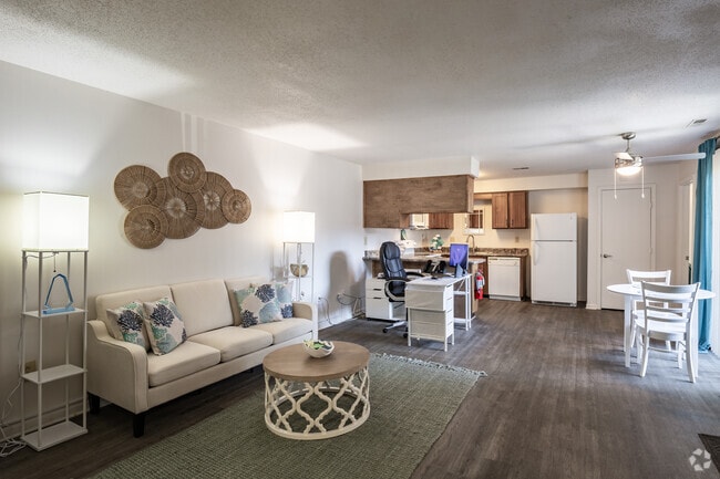 2BR, 2BA - 987SF - Living Room