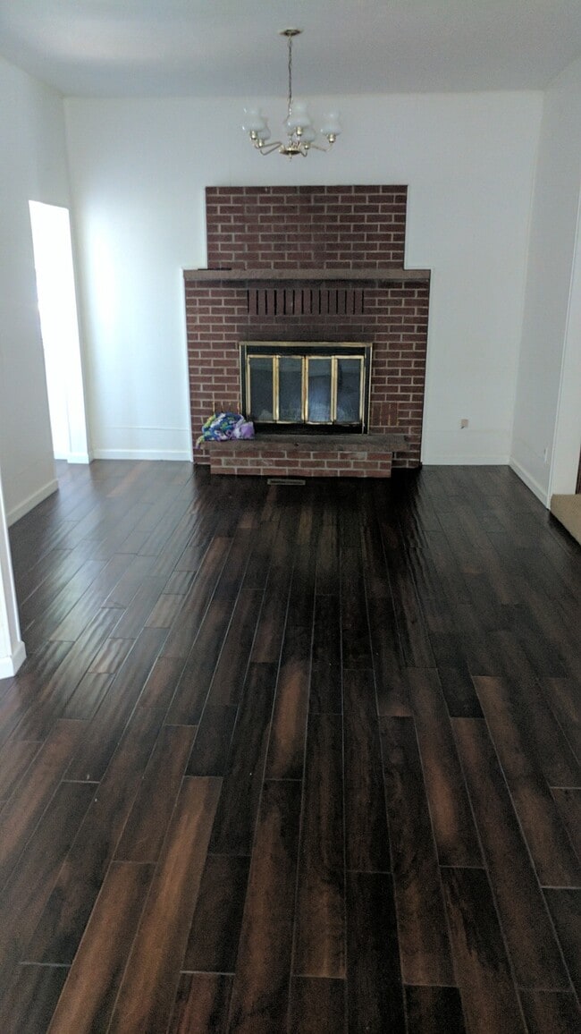 Photo - 712 Lake St