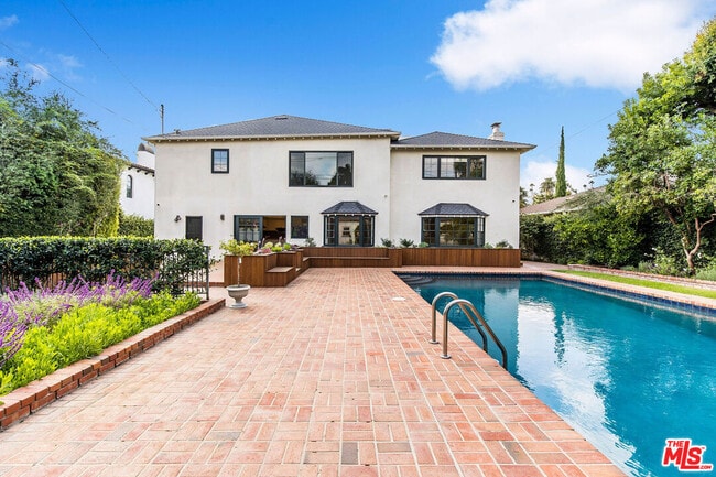 Photo - 606 N Camden Dr