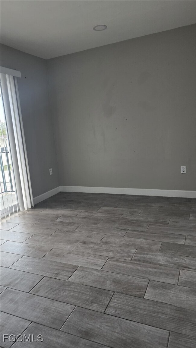 Photo - 4952 Vincennes St