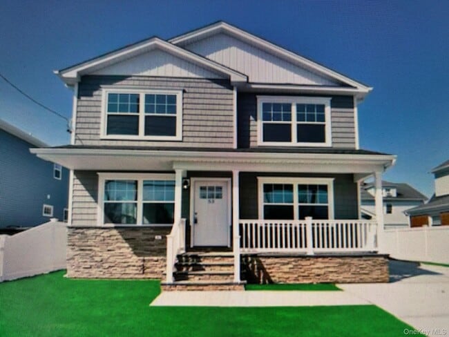 Building Photo - 53 Hewlett St