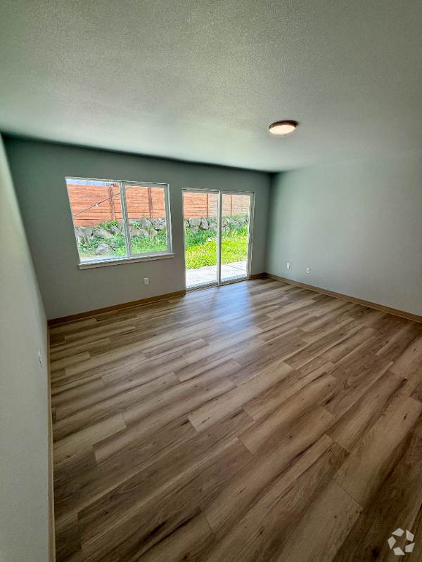 Building Photo - 1725 SW Barton St Unit 103 Rental