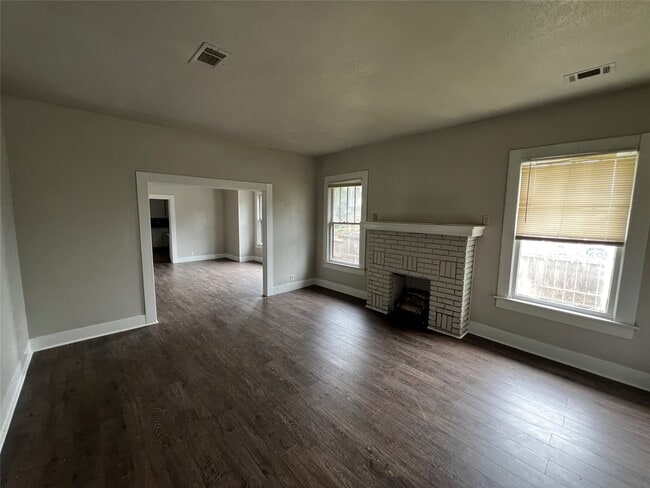 Photo - 2394 Avenue A