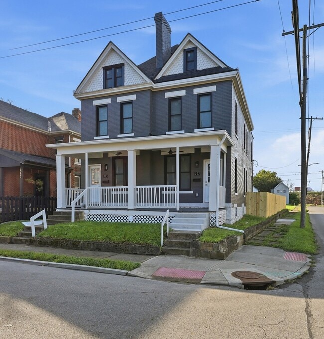 Photo - 775-777-777 Bellows Ave Unit 777