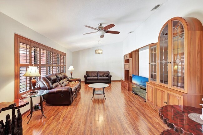 Photo - 362 SE Calmoso Dr