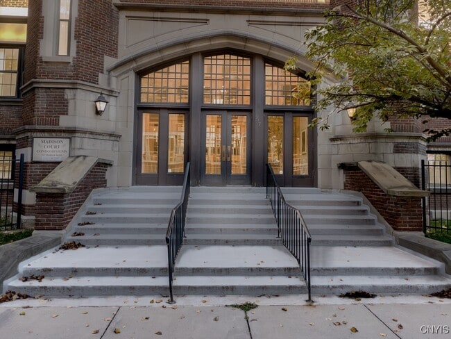 Photo - 917 Madison St